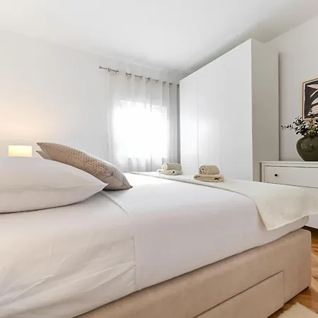 Lea & Roko Apartment