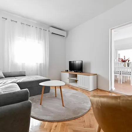 Lea & Roko Apartment *