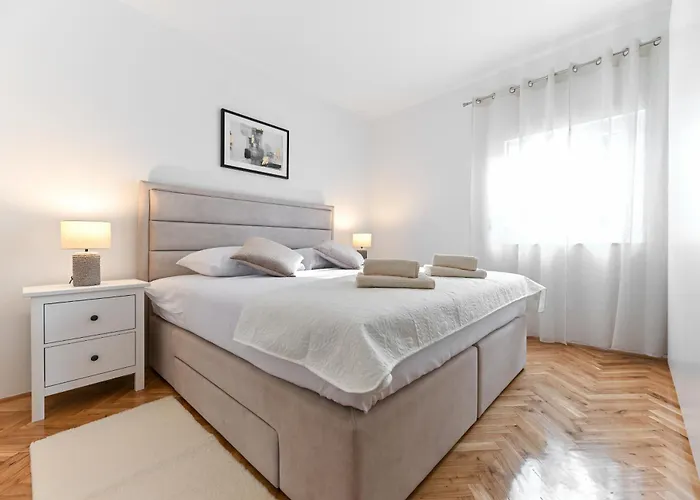 Apartment Lea & Roko Sukošan